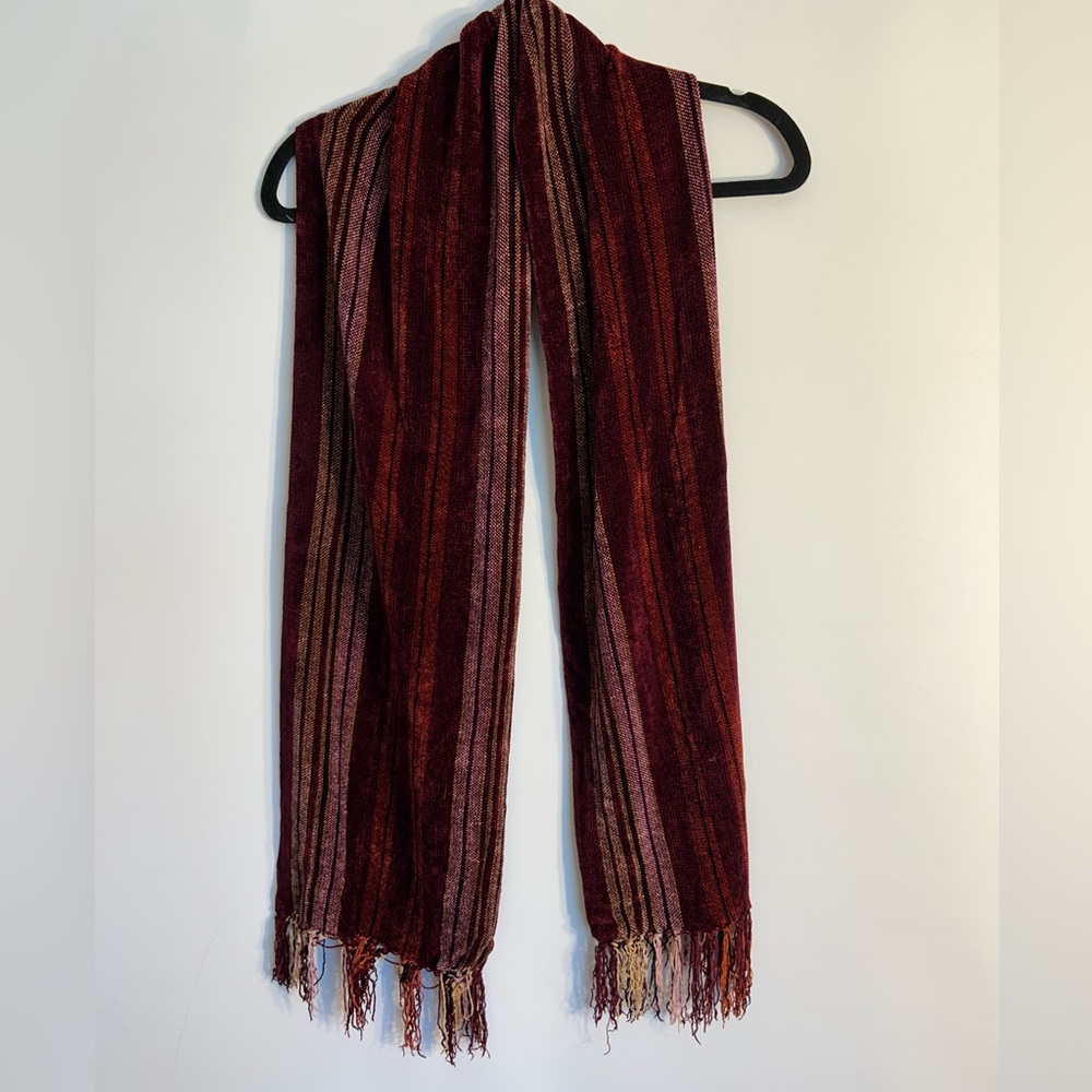 KENNETH COLE BURGUNDY STRIPED 100% RAYON CHENILLE LIKE OBLONG FRINGE SCARF O/S